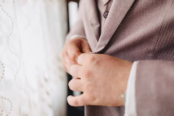 Groom meeting, details, jacket, shoes, watches and buttons on the wedding day — Stock Photo, Image