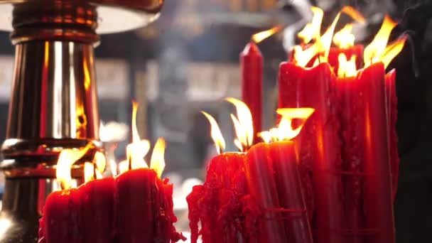 Religiosa Vela Roja Fuego Ardiente Bailando Viento Templo Longshan Taiwán — Vídeos de Stock