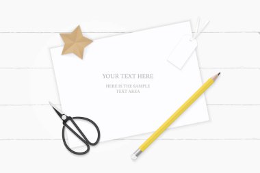 Düz yatıyordu üst zarif beyaz kompozisyon kağıt etiket sarı kalem yıldız zanaat ve vintage metal makas üzerinde ahşap arka plan görüntüleme.