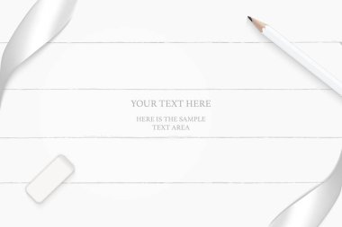 Düz yatıyordu üst görüntülemek zarif beyaz kompozisyon gümüş şerit kalem ve silgi ahşap zemin zemin üzerine.