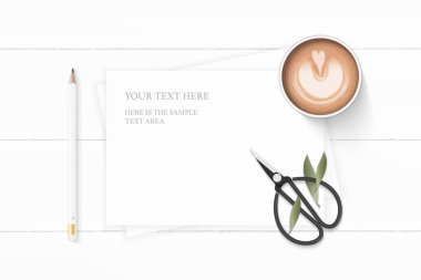Düz yatıyordu üstten görünüm zarif beyaz kompozisyon kağıt doğa ahşap arka plan üzerinde kahve kalem ve vintage metal makas yaprak.