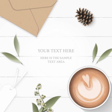 Düz yatıyordu üst zarif beyaz kompozisyon kağıt yaprak çiçek çam koni kraft Zarf etiket ve kahve üzerinde ahşap arka plan görüntüleme.