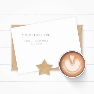 Düz yatıyordu üstten görünüm zarif beyaz kompozisyon kağıt kraft zarf yıldız şekli craft ve ahşap zemin üzerine kahve.
