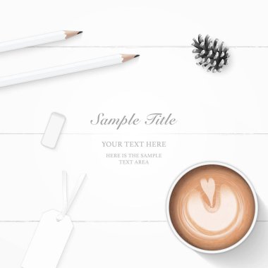 Zarif kompozisyon kağıt çam koni Etiketler silgi ve ahşap zemin üzerine kahve kalem düz yatıyordu üstten görünüm.