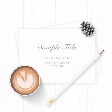Düz yatıyordu üst zarif beyaz Noel kompozisyon kağıt çam koni kalem ve kahve üzerinde ahşap arka plan görüntüleme.