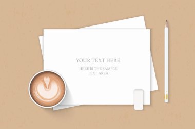 Düz yatıyordu üstten görünüm zarif beyaz kompozisyon kağıt kalem silgi ve kahve kraft arka plan üzerinde.