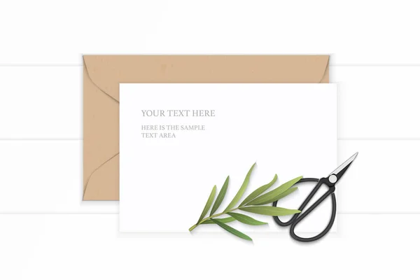 Plat Lag Bovenaanzicht Elegante Witte Samenstelling Brief Papier Kraft Envelop — Stockvector