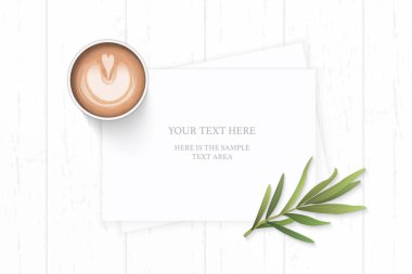 Düz yatıyordu üstten görünüm zarif beyaz kompozisyon kağıt doğa tarhun yaprak ve ahşap zemin üzerine kahve.