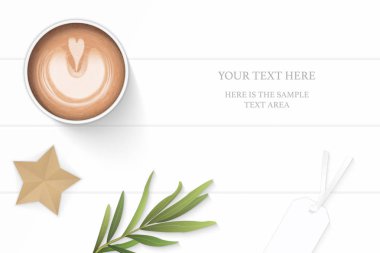 Düz yatıyordu üstten görünüm zarif beyaz kompozisyon kahve sarı kalem silgi etiketi tarhun yaprak ve star craft ahşap zemin zemin üzerine.