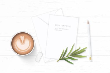 Düz yatıyordu üst zarif beyaz kompozisyon mektup Kağıt zarf kalem silgi etiketi tarhun yaprak ve cooffee ahşap arka plan üzerinde görüntüleme.