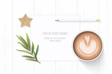 Düz yatıyordu üst zarif beyaz kompozisyon kağıt kalem silgi yıldız şekli zanaat tarhun yaprak ve kahve üzerinde ahşap arka plan görüntüleme.