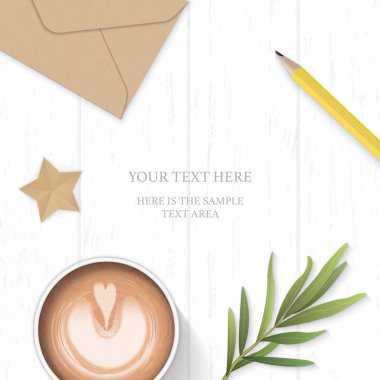 Düz yatıyordu üstten görünüm zarif beyaz kompozisyon kağıt yaprak kraft sarı zarf kalem ve star craft ve tarhun yaprak ahşap arka plan üzerinde.