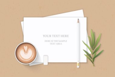 Düz yatıyordu üstten görünüm zarif beyaz kompozisyon kağıt kalem silgi tarhun yaprak ve kahve kraft arka plan üzerinde.