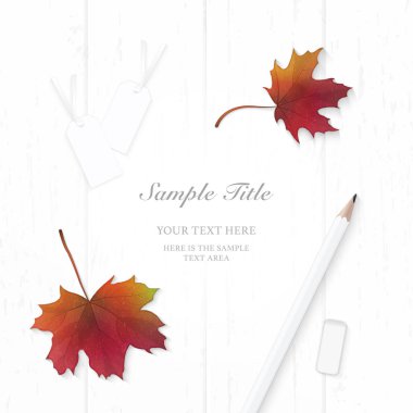 Üstten görünüm zarif kompozisyon kağıt sonbahar akçaağaç yaprağı Etiketler yat ve ahşap arka plan üzerinde silgi kalem.