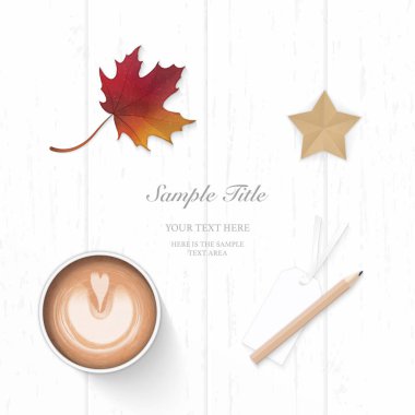 Düz yatıyordu üst zarif beyaz kompozisyon kağıt sarı kalem etiketi yıldız zanaat sonbahar akçaağaç yaprağı ve kahve üzerinde ahşap arka plan görüntüleme.