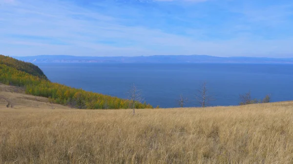 Piękny Widok Jezioro Bajkał Wyspa Olchon Słoneczny Dzień Irkuck Rosja — Zdjęcie stockowe