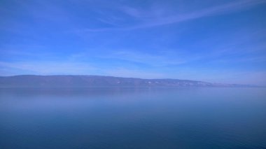 Güzel göl baykal Olkhon Adası görünümünde güneşli bir gün, Irkutsk Rusya Federasyonu.