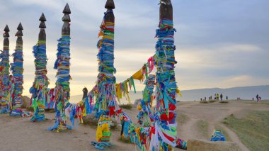 Serge Olkhon Adası şaman kayaya, Baikal günbatımı manzaralı mesajları .
