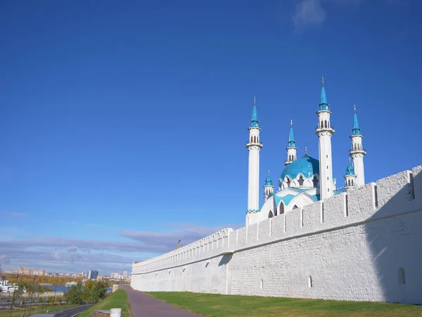 Historiska Och Arkitektoniska Komplexa Kazan Kreml Med Blå Himmel Kazan — Stockfoto