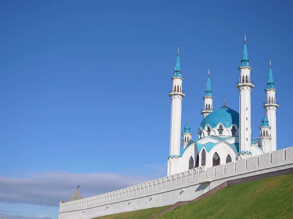 Historiska Och Arkitektoniska Komplexa Kazan Kreml Med Blå Himmel Kazan — Stockfoto