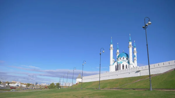 Historiska Och Arkitektoniska Komplexa Kazan Kreml Med Blå Himmel Kazan — Stockfoto