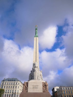 Heykel Özgürlük Anıtı Letonya Riga eski şehirdeki ünlü manzaralı.