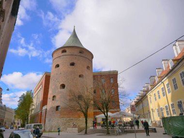 Ünlü manzara görünümü, mimari ve anıt Letonya Riga eski şehirde.