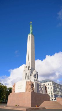 Heykel Özgürlük Anıtı Letonya Riga eski şehirdeki ünlü manzaralı.