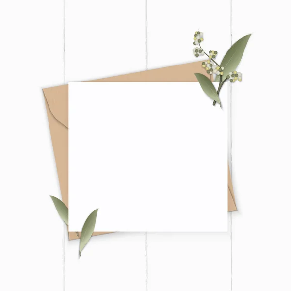 Плоский вид сверху элегантная белая композиция из букв и бумаги. — стоковое фото