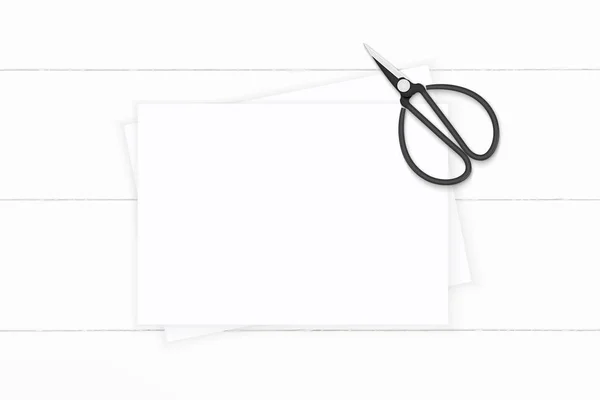 Επίπεδη πλάτη βάζει το top view κομψή σύνθεση λευκό χαρτί σε ξύλινα — Φωτογραφία Αρχείου