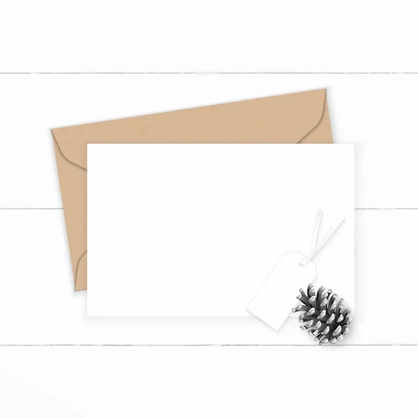 Plano laico vista superior elegante blanco composición carta kraft papel e —  Fotos de Stock