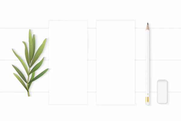 Lapos laikus felülnézet elegáns fehér kompozíció papír ceruza radír — Stock Fotó