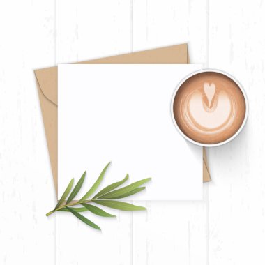 Düz yatıyordu üstten görünüm zarif beyaz kompozisyon harf kraft kağıt e