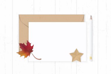 Düz yatıyordu üstten görünüm zarif beyaz kompozisyon kağıt kraft e harfi