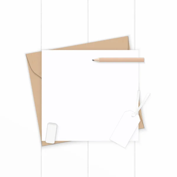 Widok z góry płaska świeckich elegancki biały skład list kraft papier e — Zdjęcie stockowe