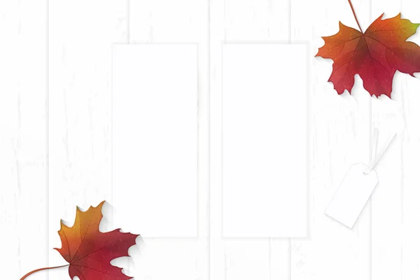 Plano laico vista superior elegante blanco composición papel otoño arce l —  Fotos de Stock