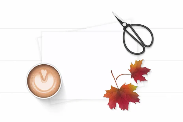 Flat lay vista superior elegante branco composição papel café outono — Fotografia de Stock