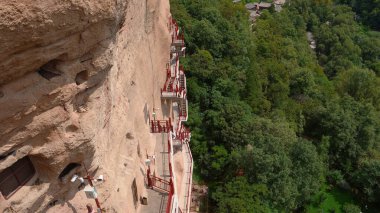 Tianshui şehrindeki Maijishan Mağara-Tapınağı Kompleksi, Gansu Eyaleti C