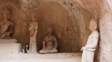 Bingling Tapınağı 'nda Budist mağarası heykeli Lanzhou Gansu, Ch