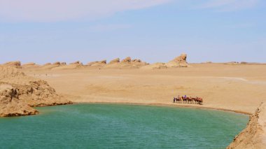 Dunhuang Gansu Çin 'deki Su Yadan Geopark manzarası