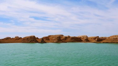 Dunhuang Gansu Çin 'deki Su Yadan Geopark manzarası
