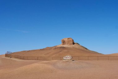 Gans 'taki ipek yolda antik Yangguan geçidi manzarası