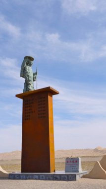 Tang Hanedanı 'nın ünlü heykeli Budist keşiş ve çevirmen Tang. 