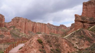 Sunan 'daki Binggou Danxia Manzarası Manzarası 