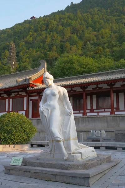 Bela estátua mulher de Yang Guifei em Tang Huaqing Palace, Xi — Fotografia de Stock