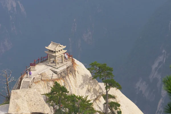 The Chess pavilion located on the top of the Huashan Mountain, f — ストック写真