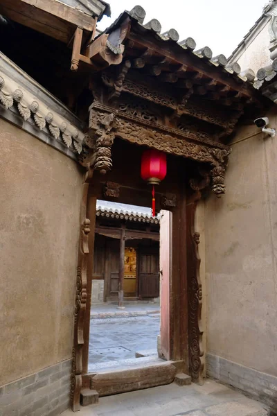 Porta de arquitetura tradicional chinês Residências com decoração de madeira — Fotografia de Stock