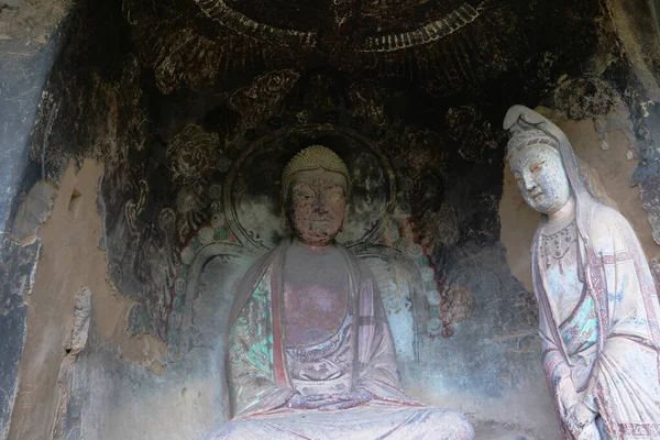 Комплекс пещеры-храма Майдзишань в городе Тяньшуй, провинция Ганьсу С — стоковое фото