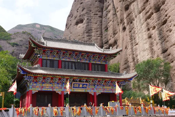 Chinese ancient traditional temple Water Curtain Caves in Tiansh — ストック写真