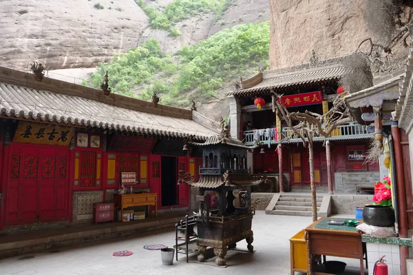 Chinese ancient traditional temple in Tianshui Wushan Water Curt — ストック写真